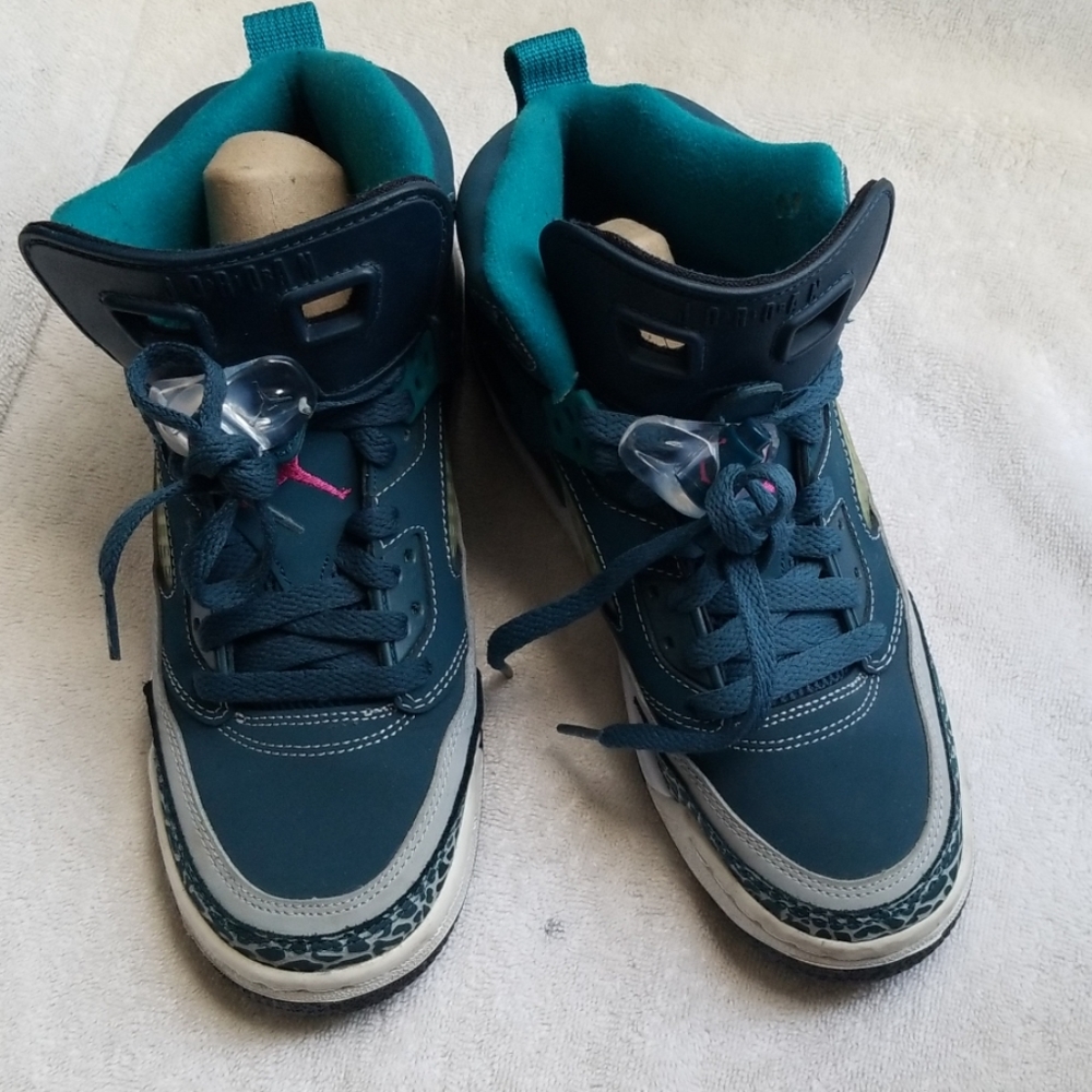Jordan shoes boys size 6